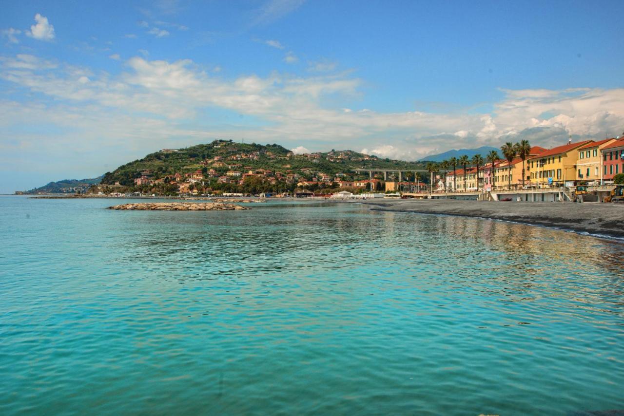 Casa A 2 Passi Dal Mare Con Patio Privato Villa Imperia Buitenkant foto